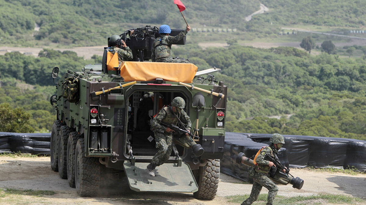 Các chuyên gia Trung Quốc đại lục cảnh báo rằng, mặc dù những tên lửa này sẽ không thể đe dọa Quân đội Trung Quốc (PLA) một cách hiệu quả, nhưng đây là một hành động khiêu khích lớn hơn so với trước đây, vì vũ khí không phải chỉ tự vệ, mà còn có thể vươn tới các vùng đất liền ven biển của Trung Quốc đại lục. Ảnh: Quân đội Đài Loan diễn tập chống đổ bộ ven biển - Nguồn: Sina