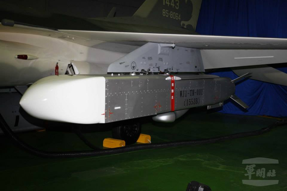 Giới chuyên gia Trung Quốc nhận định, chỉ một quả Thiên Lôi 500 là đủ vô hiệu hóa một sân bay, song các chuyên gia phương Tây hoài nghi về năng lực loại vũ khí này.