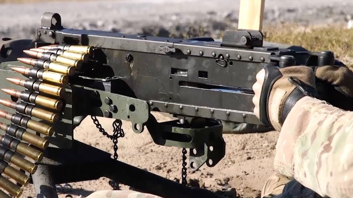 Có thể nói rằng, mẫu súng máy M2 Browning là một mẫu súng máy vô cùng tốt và hiệu quả, với thiết kế cực kỳ kinh điển và nổi tiếng trên thế giới ngày nay. Ít ai biết được rằng nó đã từng trong đội hình tác chiến của bộ đội Việt Minh trong những năm tháng chiến dịch Điện Biên Phủ lịch sử. 