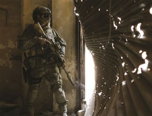 Vào cuối năm 2013, tất cả các bộ phận của hệ thống Ratnik đã trải qua quá trình nghiệm thu lần cuối gồm: Súng, áo giáp, thiết bị quan sát quang học, thiết bị liên lạc và định vị, thiết bị y tế và hệ thống cung cấp điện, cộng với các phụ kiện đồng phục bao gồm miếng đệm đầu gối, miếng đệm khuỷu tay. Ảnh: Hệ thống trang bị Ratnik của binh sĩ Nga đang đồn trú tại Syria - Nguồn: Wikipedia.