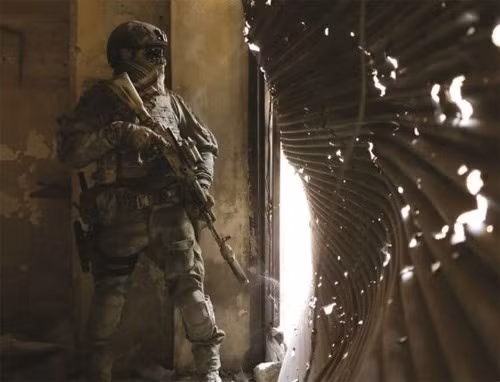 Vào cuối năm 2013, tất cả các bộ phận của hệ thống Ratnik đã trải qua quá trình nghiệm thu lần cuối gồm: Súng, áo giáp, thiết bị quan sát quang học, thiết bị liên lạc và định vị, thiết bị y tế và hệ thống cung cấp điện, cộng với các phụ kiện đồng phục bao gồm miếng đệm đầu gối, miếng đệm khuỷu tay. Ảnh: Hệ thống trang bị Ratnik của binh sĩ Nga đang đồn trú tại Syria - Nguồn: Wikipedia.