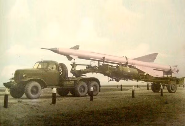 Hàng loạt gói nâng cấp giúp Liên Xô duy trì hoạt động của lá chắn S-25 cho đến đầu thập niên 1980, thời điểm hệ thống này đã lạc hậu và không còn khả năng hiện đại hóa để đối phó với những mối đe dọa hiện tại.