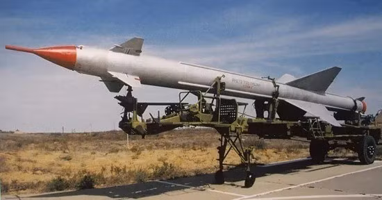 Tuy nhiên, S-25 vẫn liên tục được Liên Xô nâng cấp để bảo đảm khả năng phòng thủ trước các đòn tiến công hạt nhân. Phiên bản nguyên gốc có khả năng bắn hạ máy bay có tốc độ 1.500 km/h ở độ cao 15km, trong khi dự án hiện đại hóa năm 1966 giúp nó đánh chặn được tên lửa hành trình có tốc độ tới 4.300 km/h ở độ cao 0,5 đến 35km. Tầm bắn của Berkut cũng được nâng lên gần 60km.