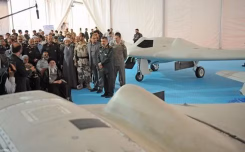 "Kể từ năm ngoái, nhiều quốc gia đã liên hệ với chúng tôi, và chúng tôi cũng đã tiến hành một loạt cuộc đàm phán với nhiều quốc gia. Chúng tôi chắc chắn sẽ bán được nhiều hơn những gì chúng tôi mua", ông Amir Khatami cho biết thêm. Ảnh: Iran đã đã tự chế tạo được nhiều loại UAV tiên tiến - Nguồn: Huanqiu