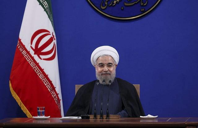 Vì lý do này, chính phủ Iran phải tạm thời hạn chế các lời kêu gọi trả đũa trong nước và thực hiện kiềm chế cho đến khi ông Biden nhậm chức. Tuy nhiên truyền thông Iran cũng chỉ rõ, các vụ ám sát đã ảnh hưởng nghiêm trọng đến việc Iran thực hiện thỏa thuận hạt nhân. Ảnh: Tổng thống Iran Hassan Rouhani - Nguồn: Wikipedia.