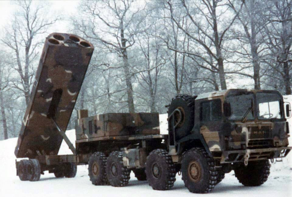 Giống như nhiều loại vũ khí trong kho vũ khí của Mỹ, tên lửa Tomahawk đã cũ - ít nhất là về mặt khái niệm. Tuy nhiên khởi điểm của tên lửa Tomahawk là tên lửa mang đầu đạn hạt nhân, nhưng bây giờ nó đã biến thành những tên lửa hành trình chống hạm và tấn công các mục tiêu được bảo vệ kiên cố trên mặt đất, từ khoảng cách cách xa hàng nghìn km. Nguồn ảnh: Defence.