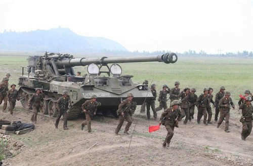 Trước sự đe dọa của các siêu pháo Koksan của Triều Tiên, vậy thủ đô Seoul liệu có bị dìm trong "biển lửa" trước các loại pháo tầm xa của Triều Tiên? Vào năm 2012, Viện Nautilus đã công bố một nghiên cứu cho biết sự tàn phá của Seoul do Koksan và pháo phản lực phóng loạt tầm xa 240 mm gây ra, nhưng bị cho là phóng đại. Ảnh: Pháo tự hành Koksan - Nguồn: Wikipedia.