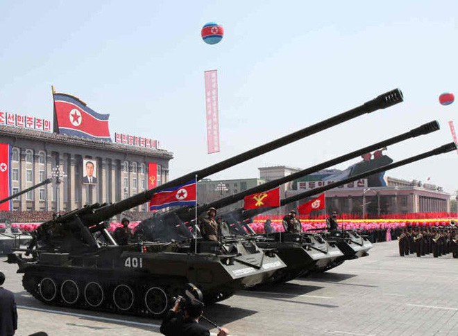 Tuy nhiên chỉ một số ít loại pháo của Triều Tiên có đủ tầm bắn để đe dọa Seoul từ bên kia đường giới tuyến. Đứng đầu trong số đó là 500 siêu pháo tự hành Koksan 170 mm, tầm bắn tối đa của pháo có thể đạt 60 km nếu sử dụng đạn tăng tầm. Ảnh: Pháo tự hành Koksan - Nguồn: Wikipedia.