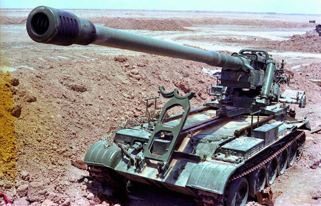 Siêu pháo Koksan của Triều Tiên có nguồn gốc bí ẩn, thậm chí tên gọi M1978 Koksan không phải là tên thật của loại pháo này, mà chỉ đơn giản là tên một địa danh của Triều Tiên, nơi nó được tình báo phương Tây phát hiện lần đầu tiên vào năm 1978 và đặt tên như vậy. Ảnh: Pháo tự hành Koksan - Nguồn: Wikipedia.