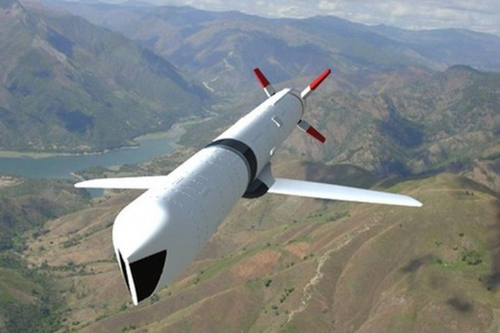 Các loại tên lửa HIMARS và SLAM-ER mà Mỹ bán lần này cho đảo Đài Loan được trang bị bộ thu tín hiệu GPS, có chế độ chống nhiễu tiêu chuẩn quân sự cao, cho phép đảo Đài Loan thu được tín hiệu định vị GPS chính xác cấp quân sự của Mỹ. Ảnh: Tên lửa SLAM-ER - Nguồn: Sina