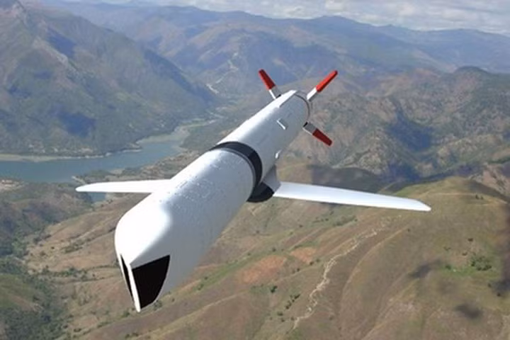 Các loại tên lửa HIMARS và SLAM-ER mà Mỹ bán lần này cho đảo Đài Loan được trang bị bộ thu tín hiệu GPS, có chế độ chống nhiễu tiêu chuẩn quân sự cao, cho phép đảo Đài Loan thu được tín hiệu định vị GPS chính xác cấp quân sự của Mỹ. Ảnh: Tên lửa SLAM-ER - Nguồn: Sina