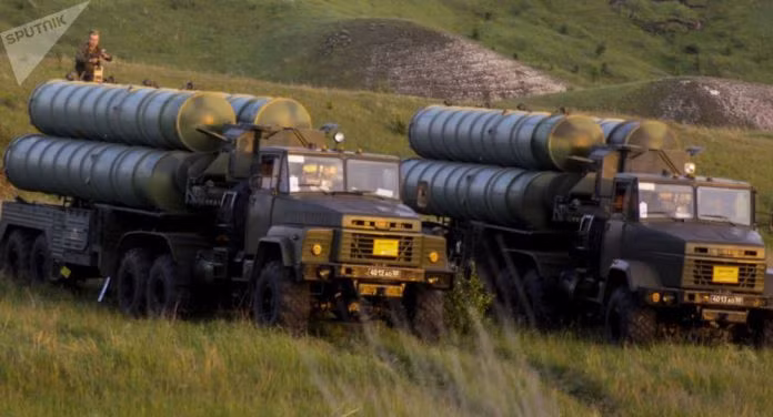 Nhưng sau khi hoàn thành khóa huấn luyện, quân đội chính phủ Syria đã triển khai hệ thống phòng không S-300 gần biên giới Israel, nhưng chưa bao giờ tham gia bất kỳ hoạt động đánh chặn phòng không nào, và đương nhiên là không bị không quân Israel tấn công. Ảnh: Hệ thống phòng không S-300 của Nga - Nguồn: Sputnik