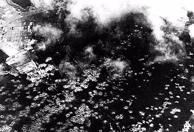 Đêm đầu tiên của chiến dịch Linebacker II, Mỹ đánh phá ác liệt các sân bay, không quân vẫn xuất kích chiến đấu. Tuy nhiên mỗi lần không quân của ta xuất kích tại các sân bay, địch đều nắm được; ngoài ra hệ thống gây nhiễu của Không quân Mỹ rất tốt, nên không quân của ta chưa thể bắn rơi được B-52. Ảnh: Những hố bom do máy bay B-52 rải thảm trên Miền Bắc - Nguồn: LSQSVN