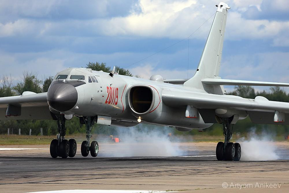 Trong khi đó, phi đội máy bay ném bom chiến lược của Không quân Trung Quốc lớn hơn nhiều, và trong số ba quốc gia sở hữu máy bay ném bom chiến lược, hiện chỉ có Trung Quốc đang chế tạo thêm máy bay ném bom mới. Ảnh: Máy bay ném bom H-6 của Trung Quốc - Nguồn: Sina