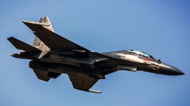 J-16 có thể thực hiện các nhiệm vụ tấn công trên không, trên biển và trên bộ. Hiện nay Không quân Trung Quốc đang có trong biên chế ít nhất ba lữ đoàn máy bay chiến đấu J-16, chúng được coi là một trong những trụ cột tương lai của không quân nước này.