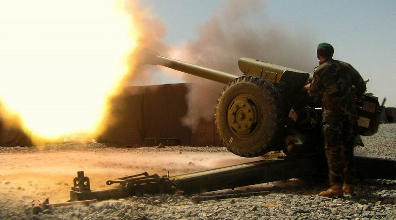 Giống như tất cả các vũ khí của Liên Xô, D-30 có thể được sử dụng như một vũ khí chống tăng, hạ nòng để bắn thẳng với xe tăng địch với xạ giới tầm 360º. Tổng cộng có 19.266 khẩu D-30 được Liên Xô chế tạo, hầu hết vào thập niên 1960 và 70.