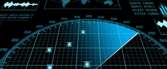 Hiện tại công nghệ lượng tử đã phát triển thành một số lĩnh vực quân sự, và có xu hướng lật ngược hình thức chiến tranh trong tương lai. Mặc dù cảm biến lượng tử và thiết bị liên lạc vẫn gặp phải hạn chế về tính kết hợp khoảng cách, nhưng chúng có những lợi thế rõ ràng so với cảm biến tần số vô tuyến truyền thống. Ảnh: Công nghệ radar lượng tử có khả năng hoạt động hiệu quả và tiết kiệm năng lượng hơn radar truyền thống - Nguồn: Defense News.