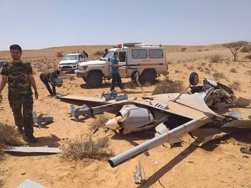 Việc phía Armenia liên tục "hạ sát" UAV của Azerbaijan, vốn trước đó đã từng "làm mưa, làm gió" trên chiến trường, khiến nhiều người đồn đoán Armenia đã có được "sát thủ máy bay không người lái"? Ảnh: Một chiếc UAV TB-2 của Azerbaijan bị bắn hạ - Nguồn: Sina