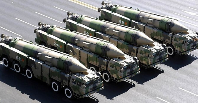 Trung Quốc là quốc gia duy nhất, trong số các nước sở hữu tên lửa đạn đạo tầm trung, có thể tấn công các mục tiêu trên biển; không phải vì Trung Quốc giỏi công nghệ này như thế nào, mà là do nhiều nguyên nhân lịch sử dẫn đến họ phải phát triển loại tên lửa đạn đạo chống hạm, khi lực lượng hải quân của Trung Quốc chưa thể làm chủ vùng nước xanh.