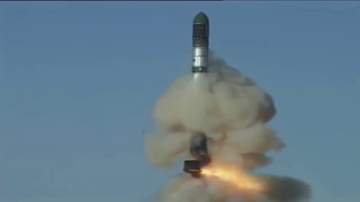 Do sự tiến bộ của công nghệ, sai số của tên lửa đạn đạo có được cải thiện, nhưng mức chính xác không bằng tên lửa hành trình và các loại vũ khí dẫn đường khác, nên tên lửa đạn đạo thường dùng tiến công mục tiêu lớn, cố định trên mặt đất, chứ ít khi dùng tiến công các mục tiêu di động.