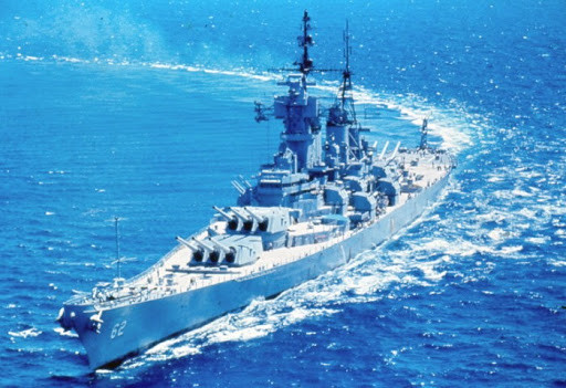 Thiết giáp hạm USS New Jersey được đóng tại Xưởng đóng tàu hải quân Philadelphia vào ngày 16/9/1940, được hạ thủy vào ngày 7/12/1942, đúng một năm sau trận Trân Châu Cảng diễn ra và được đưa vào biên chế Hải quân Mỹ ngày 23/5/1943. Đây cũng là kỷ lục về tốc độ đóng một con tàu chiến lớn. Nguồn ảnh: USnavy.