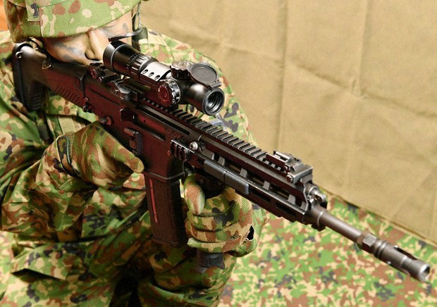 Hiện tại quân số thường trực của Lục quân JSDF là khoảng 150.000 người, nên số lượng sản xuất Type 20 chắc chắn cũng không nhiều; trước mắt trong năm tài chính 2020, Lục quân JSDF sẽ mua 3.000 khẩu Type 20 và bắt đầu trang bị trong lực lượng từ năm 2021. Ảnh: Súng Type 20 - Nguồn: Wikipedia.