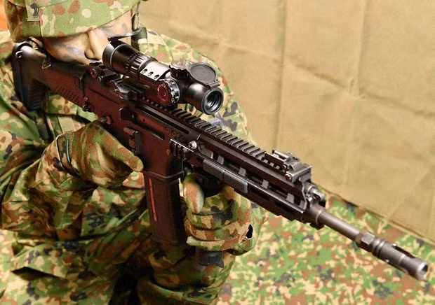 Hiện tại quân số thường trực của Lục quân JSDF là khoảng 150.000 người, nên số lượng sản xuất Type 20 chắc chắn cũng không nhiều; trước mắt trong năm tài chính 2020, Lục quân JSDF sẽ mua 3.000 khẩu Type 20 và bắt đầu trang bị trong lực lượng từ năm 2021. Ảnh: Súng Type 20 - Nguồn: Wikipedia.