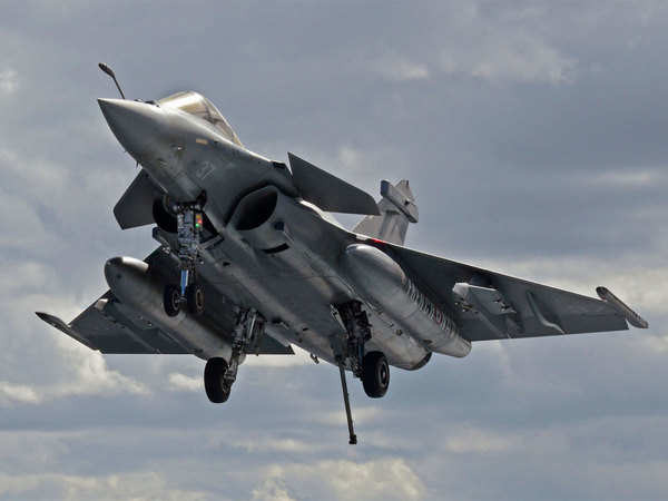 Oman, Maroc, Các Tiểu vương quốc Ả Rập Thống nhất và Kuwait cũng đã từ chối Rafale và họ đã chọn F-16 và F/A-18. Libya dù bị chiến tranh tàn phá, cũng từ chối Rafale đắt tiền và chọn tiêm kích Su-30 của Nga với chi phí rẻ hơn và hiệu suất cao hơn.