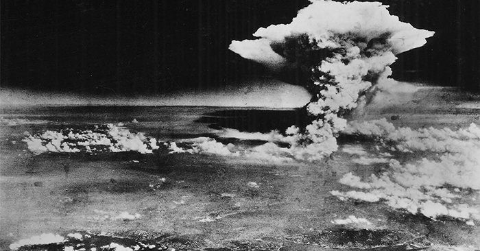 Theo số liệu, trên chiến trường Thái Bình Dương, quân đội phát xít Nhật Bản đã khiến quân Mỹ thương vong gần 600.000 người, điều này cho thấy Nhật Bản quả thực là quân đội khó đối phó. Ảnh: Máy bay ném bom Mỹ ném bom nguyên tử xuống thành phố Hiroshima của Nhật Bản trong thế chiến 2 - Nguồn: Viện Lưu trữ quốc gia Nhật Bản.