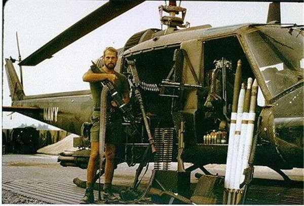 Quốc gia thứ hai mà Mỹ ngán ngại là Việt Nam; thống kê cho thấy trong chiến tranh Việt Nam, gần 60.000 quân Mỹ bị thiệt mạng. Tuy con số thương vong này ít hơn nhiều so với tổn thất do quân đội Nhật Bản gây ra, nhưng cần hiểu rằng thực lực của Việt Nam và Mỹ lúc đó rất khác nhau, có thể nói bại thành thắng trong tình thế "nghìn cân treo sợi tóc". Ảnh: Quân đội Mỹ tại chiến trường Việt Nam năm 1966 - Nguồn: Wikipedia.