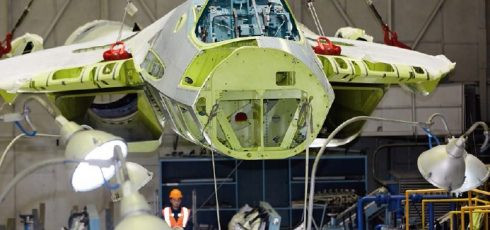 Còn chiến đấu cơ tàng hình F-35 của Mỹ là loại sử dụng một động cơ, được thiết kế để sản xuất hàng loạt và xuất khẩu; trọng lượng của máy bay nhẹ hơn rất nhiều và giá thành cũng rẻ hơn. Trong số 4 máy bay thế hệ thứ 5, hiện Su-57 có diện tích phản xạ sóng radar tương đối cao và khả năng tàng hình không được đánh giá cao. Nguồn ảnh: Pinterest.