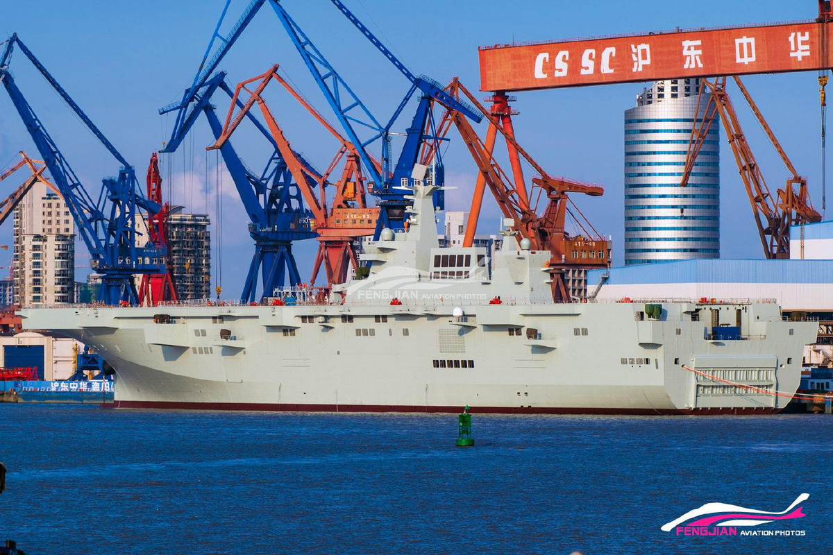 Thiết kế của tàu Type-075 sẽ bù đắp rất nhiều cho khả năng đổ bộ hàng không của hải quân Trung Quốc. Thực chất Type-075 là một tàu sân bay nhỏ, được sử dụng cho các hoạt động đổ bộ. Vì vậy, Hải quân Trung Quốc hy vọng sẽ có được con tàu càng sớm càng tốt, để có được khí tài quan trọng nhất trong các hoạt động tấn công đổ bộ trong tương lai. Tàu đổ bộ Type-075 - Nguồn: Sina