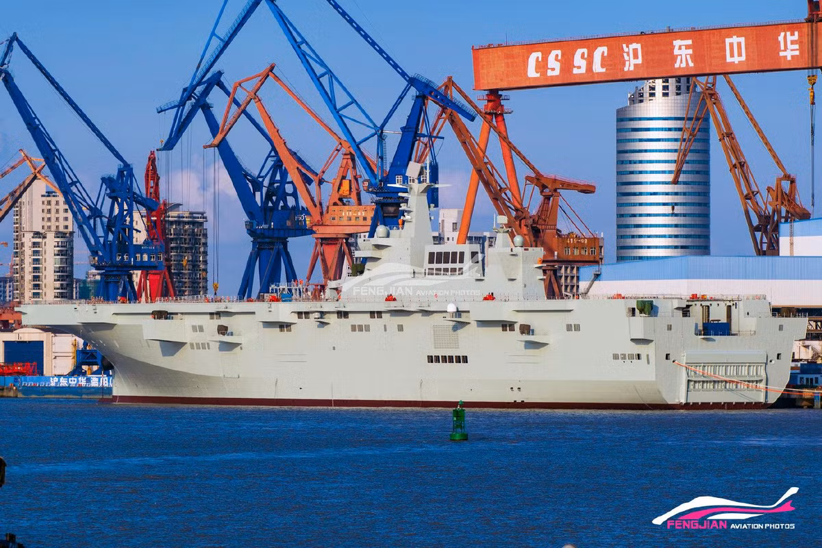 Thiết kế của tàu Type-075 sẽ bù đắp rất nhiều cho khả năng đổ bộ hàng không của hải quân Trung Quốc. Thực chất Type-075 là một tàu sân bay nhỏ, được sử dụng cho các hoạt động đổ bộ. Vì vậy, Hải quân Trung Quốc hy vọng sẽ có được con tàu càng sớm càng tốt, để có được khí tài quan trọng nhất trong các hoạt động tấn công đổ bộ trong tương lai. Tàu đổ bộ Type-075 - Nguồn: Sina