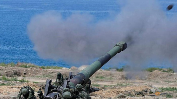 Nhiều quân đội trên như Hàn Quốc, Triều Tiên, Đài Loan,… thường xuyên tổ chức các cuộc diễn tập chống đổ bộ quy mô lớn với sự tham gia của các tổ hợp pháo tự hành. Thậm chí, người Nga còn sử dụng cả xe tăng cho nhiệm vụ chống đổ bộ bởi về lý thuyết nó cũng là một loại pháo tự hành với cỡ nòng 125mm tuy nhiên pháo xe tăng thì không thể có tầm bắn xa hàng chục km như lựu pháo bởi phương thức bắn của đạn là khác nhau.