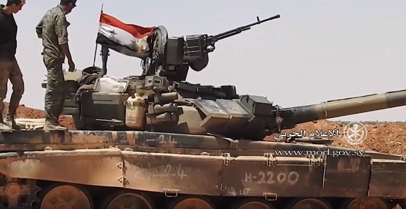 Nhưng khi Nga viện trợ cho Quân đội chính phủ Syria loại xe tăng chiến đấu chủ lực T-90, thì gió đã đổi chiều; T-90 về cơ bản là phiên bản nâng cấp toàn diện của xe tăng T-72, hơn thế nữa để giải quyết một số vấn đề tồn tại của xe tăng T-72 do Liên Xô thiết kế.