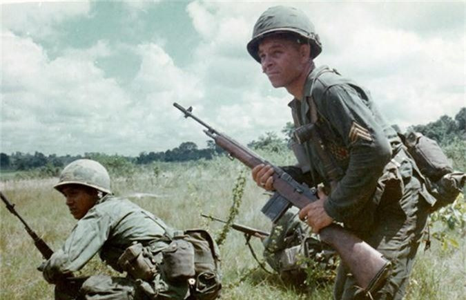 Mẫu M-14 đã từng phục vụ trong Quân đội Mỹ ở chiến trường Việt Nam như một khẩu súng trường tiêu chuẩn, cho đến khi nó được thay thế bằng khẩu M-16. Hiện tại, M-14 giữ vai trò là mẫu súng huấn luyện tiêu chuẩn của Quân đội Mỹ.