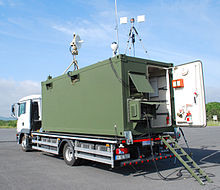 Có thể nói rằng, UAV TB-2 là một loại vũ khí vô cùng hiệu quả và nguy hiểm đối với lực lượng mặt đất của đối phương nhất là các phương tiện hạng nặng như tăng - thiết giáp, các đài radar, sở chỉ huy,… đặc biệt là đối với các quốc gia có khả năng phòng không tầm thấp và cực thấp kém như Armenia sẽ gặp phải vô vàn khó khăn. Ảnh: Trạm điều khiển mặt đất của TB-2 đặt trên khung gầm xe tải cơ động.