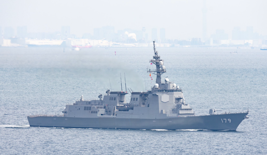 Việc triển khai Aegis lên các tàu là một điểm cực kỳ hiệu quả bởi nó có sức cơ động cao, linh hoạt, vận tốc trên dưới 30 hải lý/giờ, có thể nhanh chóng triển khai đến nhiều địa điểm khác nhau của đất nước để làm nhiệm vụ. Bộ Quốc phòng Nhật Bản cũng cho biết rằng hệ thống radar trên tàu chiến cũng đáp ứng tốt hơn trong điều kiện thời tiết trên biển thay đổi phức tạp. Ảnh: Tàu khu trục lớp Maya được trang bị hệ thống Aegis.