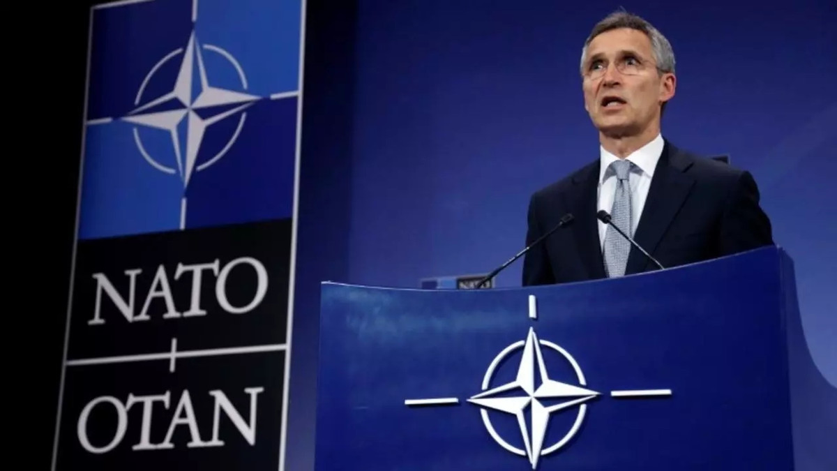 Theo tờ Forbes của Mỹ, hiện lực lượng không quân quốc gia của NATO ở châu Âu có khoảng 1.900 máy bay chiến đấu, nhưng chỉ có 100 máy bay chiến đấu tàng hình thế hệ thứ năm F-35. Việc mua máy bay chiến đấu F-35 của NATO, sẽ giúp khối này tăng cường sức mạnh lực lượng không quân. Ảnh: Tổng Thư ký NATO Jens Stoltenberg - Nguồn: Wikipedia.