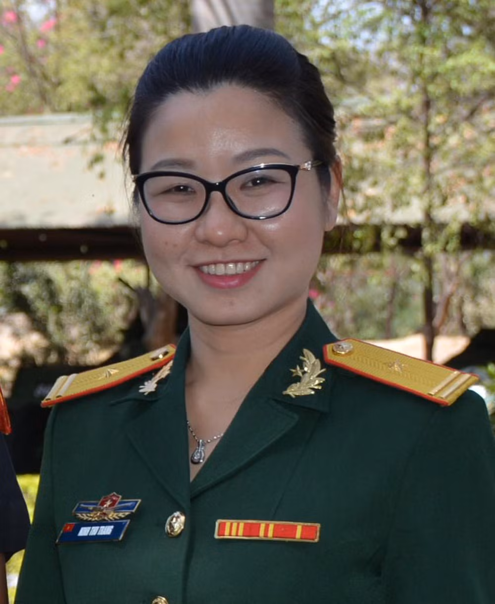 Vào năm 2016, Trung tá Ninh Thu Trang đã xuất sắc vinh dự là một trong 100 thanh niên Quân đội, Công an tiêu biểu trong học tập và làm theo tấm gương đạo đức Hồ Chí Minh được Chủ tịch nước gặp mặt, tuyên dương. Ảnh: Nữ sĩ quan trẻ Ninh Thu Trang lúc còn là Thiếu tá.