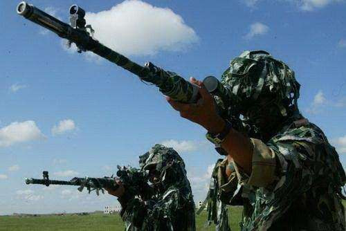 Một khẩu súng bắn tỉa dù có tính năng kỹ thuật tốt đến đâu thì cũng không thể phát huy tính năng kỹ chiến thuật nếu không có một xạ thủ giỏi. Kỹ năng của một xạ thủ không chỉ được quyết định bởi khả năng bắn siêu nhạy bén, lính bắn tỉa phải được huấn luyện kỹ thuật, chiến thuật và huấn luyện đặc biệt.