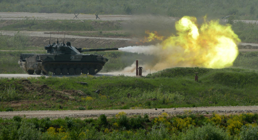 Về hỏa lực, xe được trang bị pháo có góc nâng lớn, cơ số đạn 40 viên, dùng hệ thống nạp đạn tự động, có thể phóng tên lửa có điều khiển qua nòng pháo. Thiết bị ngắm bắn cho phép tiêu diệt mục tiêu vào bất kỳ thời điểm nào trong ngày và trong bất kỳ thời tiết nào, kể cả sương mù dày đặc, điều này không hiếm gặp ở vùng núi.