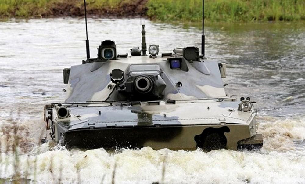 Một ưu điểm nữa của xe tăng Sprut-SDM1 là nó có thể bơi với sóng biển đến cấp 3, tốc độ bơi tối đa là 9 km/h nhờ sử dụng hai vòi phun nước ở phía sau; nên rất phù hợp sử dụng làm hỏa lực cho các phân đội lính thủy đánh bộ.