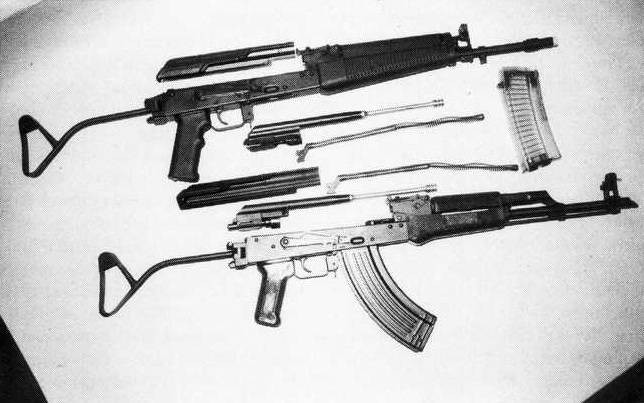 Wieger Sturmgewehr sử dụng đạn có kích thước cỡ 5,56×45 mm tiêu chuẩn NATO và kết hợp nhiều nâng cấp so với súng trường tấn công AK-47 tiêu chuẩn. Súng sử dụng một số thiết kế của khẩu M-16A2 ở nòng súng, sử dụng ốp lót tay bằng nhựa nhẹ và tiện dụng hơn; hộp tiếp đạn bằng nhựa trong, cho phép người dùng biết còn lại bao nhiêu viên đạn. Nguồn ảnh: Sina.