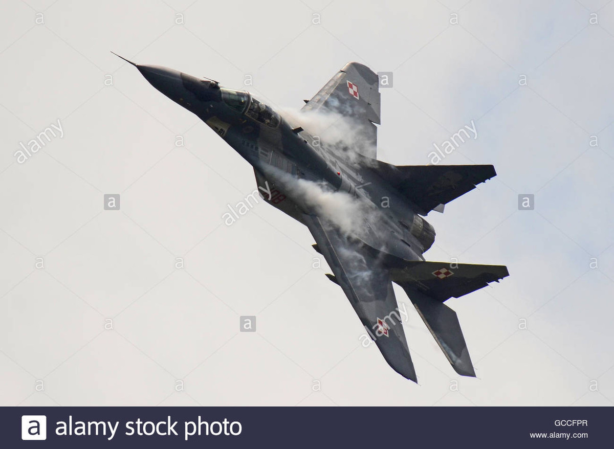 Một phi công của Israel khi bay thử nghiệm MiG-29 đã kết luận rằng “khả năng của MiG-29 tương đương và đôi khi còn vượt xa khả năng của các máy bay phản lực F-15 và F-16. MiG-29 có khả năng cơ động cao và động cơ của nó cung cấp tỷ lệ trọng lượng trên lực đẩy cao hơn, đó là một đối thủ xứng đáng”. Nguồn ảnh: Sina.