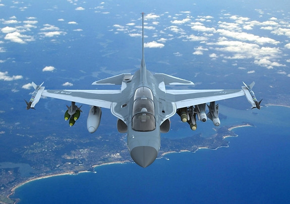 Kể từ khi bị người Anh đánh bại trong Chiến tranh Falklands năm 1982, kinh tế Argentina phát triển chậm và vũ khí trang bị trong tình trạng lạc hậu; tuy nhiên họ khó có cơ hội mua vũ khí hiện đại của các quốc gia khác. Như vậy người Anh không cần tốn một phát súng nào, nhưng có thể tiêu diệt phần lớn lực lượng Không quân Argentina trong tương lai. Ảnh: Máy bay FA-50. Nguồn: Wikipedia.