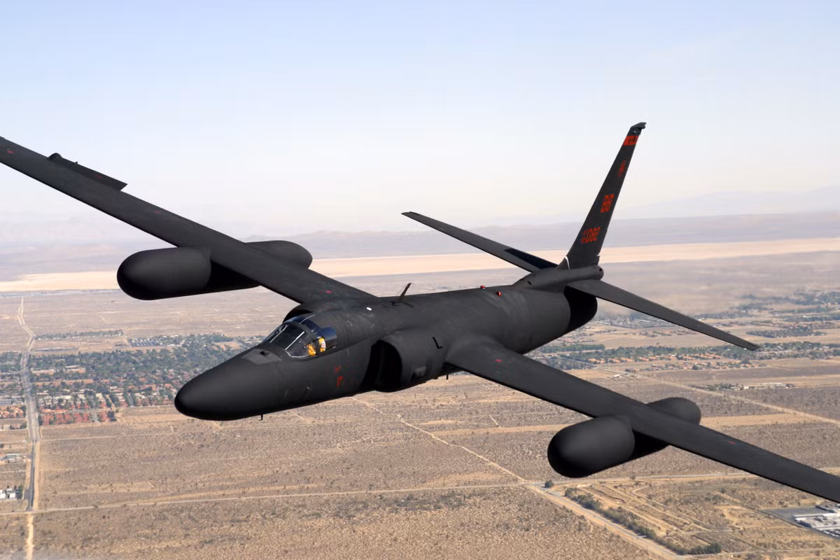 Vào cuối thập niên 1950, các loại vũ khí phòng không của Liên Xô không thể bắn hạ được U-2 do nhiều nguyên nhân, đặc biệt là máy bay đánh chặn chủ lực MiG của Liên Xô không thể đạt độ cao 20.000 mét; độ cao mà U-2 được phép bay. Ảnh: Máy bay trinh sát U-2. Nguồn: Wikipedia.