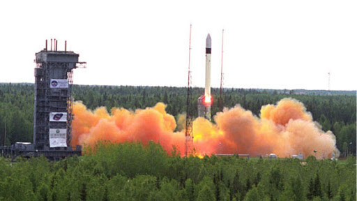 Công việc chính của Cục thiết kế phía Nam sau khi Liên Xô sụp đổ là hợp tác thiết kế một số thiết bị hỗ trợ với Nga. Nhưng khi Ukraine "cạch mặt" Nga, khi Nga sát nhập bán đảo Crưm vào Nga, nên công việc hỗ trợ của Cục thiết kế phía Nam là rất hiếm. Ảnh: Tên lửa vũ trụ Cosmos - Nguồn: Wikipedia.