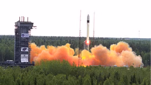 Công việc chính của Cục thiết kế phía Nam sau khi Liên Xô sụp đổ là hợp tác thiết kế một số thiết bị hỗ trợ với Nga. Nhưng khi Ukraine "cạch mặt" Nga, khi Nga sát nhập bán đảo Crưm vào Nga, nên công việc hỗ trợ của Cục thiết kế phía Nam là rất hiếm. Ảnh: Tên lửa vũ trụ Cosmos - Nguồn: Wikipedia.