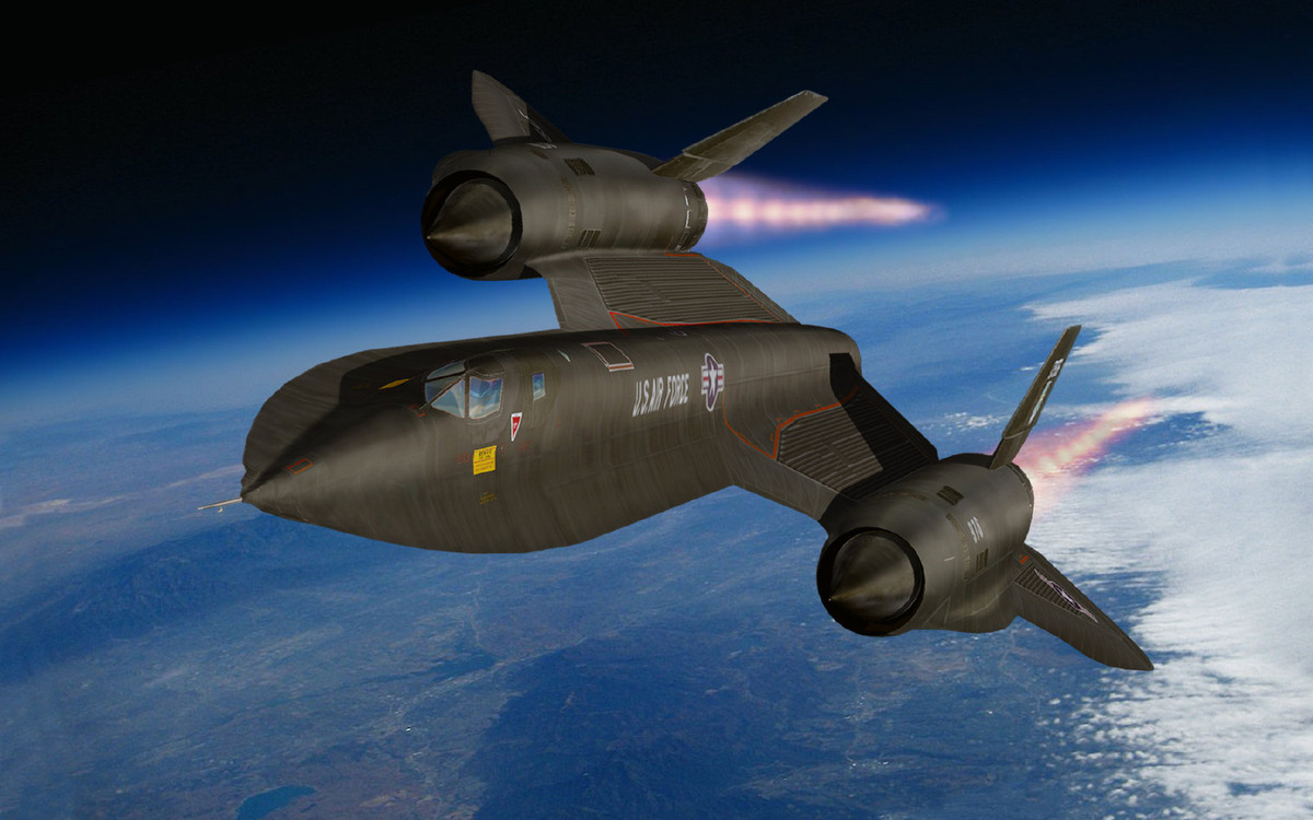 Với tốc độ tối đa đến 3.530 km/h (gấp khoảng 3,2 lần tốc độ âm thanh) SR-71 Blackbird là loại máy bay có tốc độ nhanh nhất mà Không quân Mỹ từng sử dụng; với tốc độ khủng khiếp như vậy, SR-71 có thể dễ dàng vượt qua các hệ thống đánh chặn của đối phương.